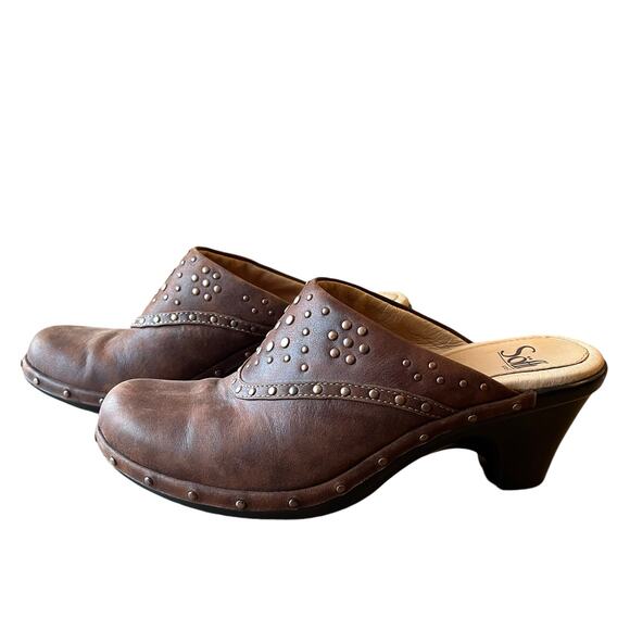 Sofft Clogs Mules Size 6.5 Brown Leather Studded Heels Comfort Slip On Boho - Picture 1 of 6
